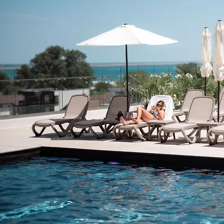 Chestnut In Odyssey Pools N Parking Apartman Năvodari