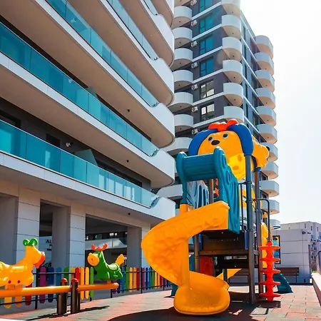 Chestnut In Odyssey Pools N Parking Apartman Năvodari