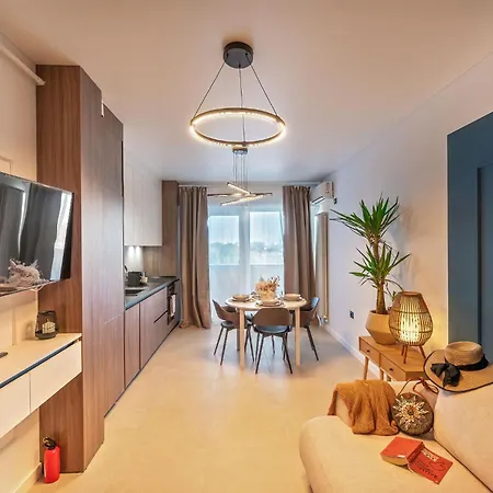 Chestnut In Odyssey Pools N Parking Apartman