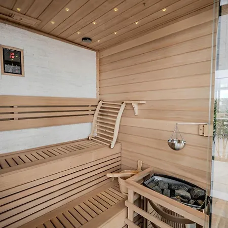 Chestnut In Odyssey Pools N Parking * Năvodari