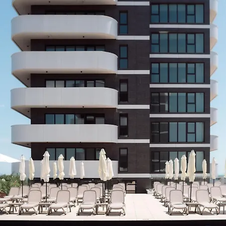 Chestnut In Odyssey Pools N Parking Apartman