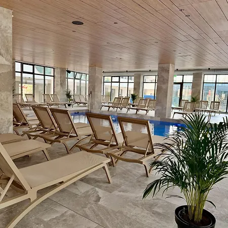 Chestnut In Odyssey Pools N Parking * Năvodari